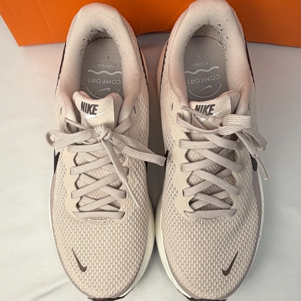 NIKE Revolution 8 SE Women's  Size 7 Silt Red/White/Rose Men's Size 5.5 NWT